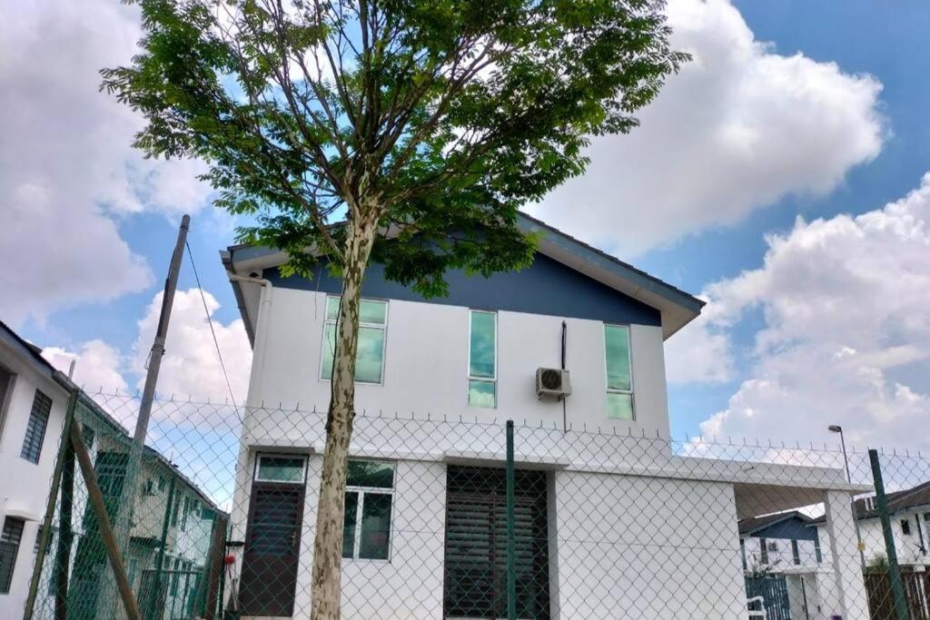 Iris 55 Corner Lot House Spacious Outdoor With Wi-Fi Джохор-Бару Экстерьер фото
