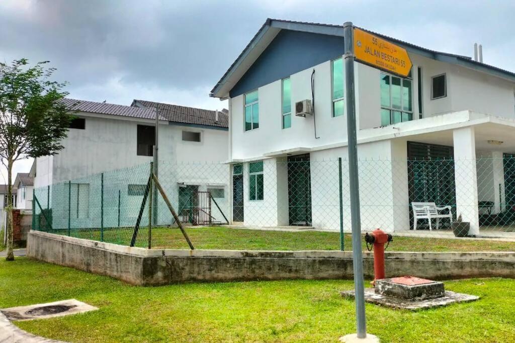 Iris 55 Corner Lot House Spacious Outdoor With Wi-Fi Джохор-Бару Экстерьер фото